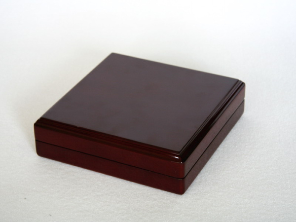 Футляр деревянный под медаль и удостоверение