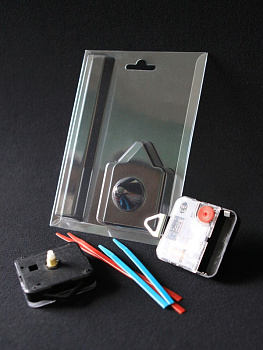 Блистер с загибом краев под часовой механизм и стрелки