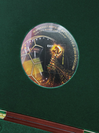 Футляр деревянный Volterra Uno (304х244х31 мм) для 2 золотых и 13 серебряных монет «Футбол 2018» в капсулах. Кубок