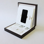 Футляр деревянный (190х190х57 мм) для серии эксклюзивных мобильных телефонов марки Apple