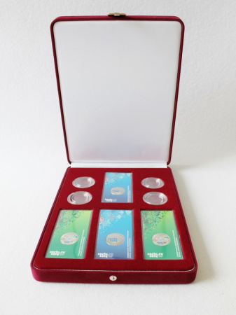 Футляр (220х300х50 мм) для 4 Олимпийских монет Сочи-2014 в блистере и 4 Олимпийских монет Сочи-2014 в капсулах