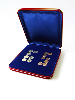 Замшевый футляр (182х202х36 мм) к юбилею «65 лет»