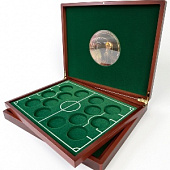 Футляр деревянный Volterra Duo (344х267х50 мм) для 3 монет 25 рублей в капсулах, 3 монет 25 рублей в блистере, 14 серебряных монет «Футбол 2018» в капсулах. 2 уровня. Поле