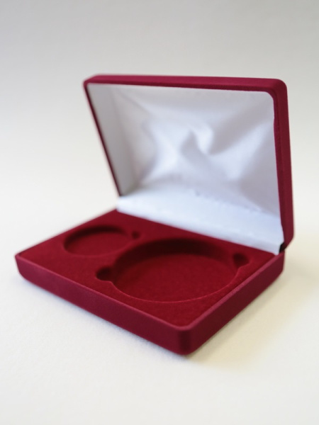 Футляр (142х102х42 мм) под набор монет (1 капсула d-46 мм, 1 капсула d-74 мм), светло-бордовый  Футляр (142х102х42 мм) под набор монет (1 капсула d-46 мм, 1 капсула d-74 мм), светло-бордовый