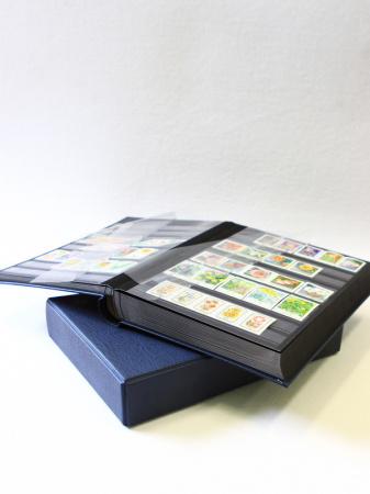 Альбом для марок (кляссер PREMIUM) + шубер. 32 листа (64 страницы) из чёрного картона с промежуточными прозрачными листами. Синий. Leuchtturm, 322522