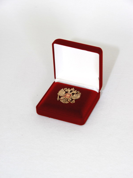 Футляр флокированный (92х92х40 мм) под герб Российской Федерации
