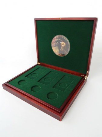 Футляр деревянный Volterra Duo (344х267х50 мм) для 3 монет 25 рублей в капсулах, 3 монет 25 рублей в блистере, 3 золотых и 14 серебряных монет «Футбол 2018» в капсулах. 2 уровня