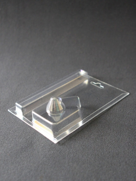 Блистер с загибом краев под часовой механизм и стрелки