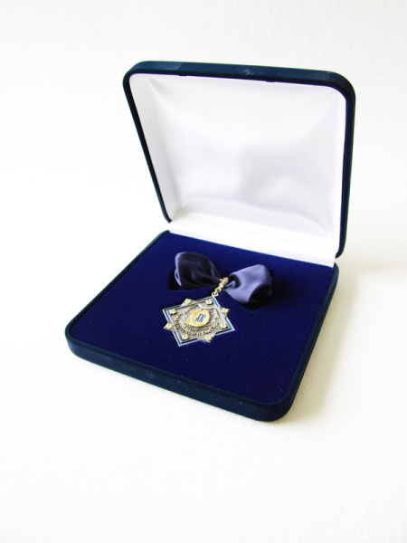 Футляр флокированный (160х160х47 мм) для нагрудного креста на ленте