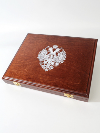 Нанесение логотипа Императорский герб России на футляр Vintage