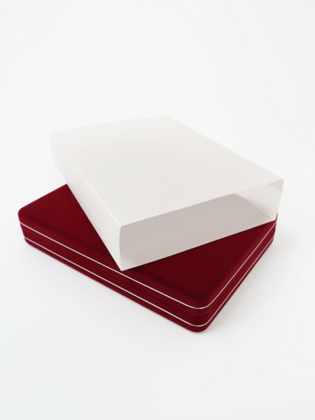 Футляр замшевый (182х128х34 мм) под медаль РФ d-32 мм и удостоверение (70х100х8 мм), тёмно-бордовый  Футляр замшевый (182х128х34 мм) под медаль РФ d-32 мм и удостоверение (70х100х8 мм), тёмно-бордовый