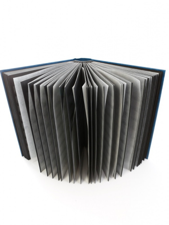Альбом для марок (кляссер ELEGANT LUXUS). 30 листов (60 страниц) из чёрного картона с промежуточными листами из пергамина. Синий. Lindner, 1169S