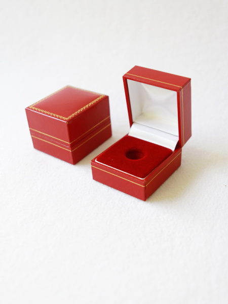 Футляр (46х51х36 мм) для значка на цанге