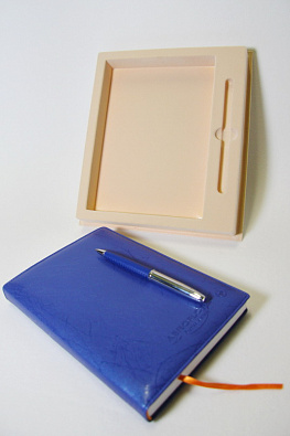 Сувенирная упаковка под ежедневник А5 и ручку