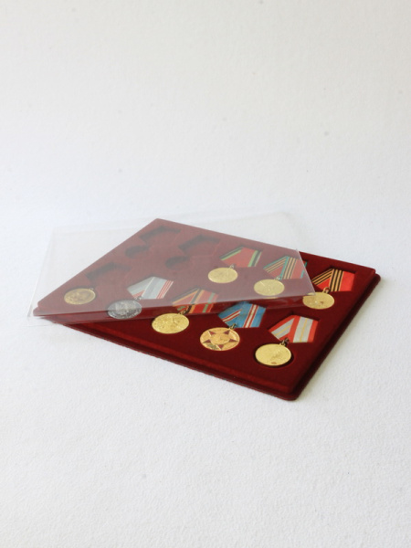 Планшет S (234х296х12 мм) на 5 медалей РФ d-32 мм и 5 медалей РФ d-37 мм, тёмно-бордовый Планшет S (234х296х12 мм) на 5 медалей РФ d-32 мм и 5 медалей РФ d-37 мм, тёмно-бордовый