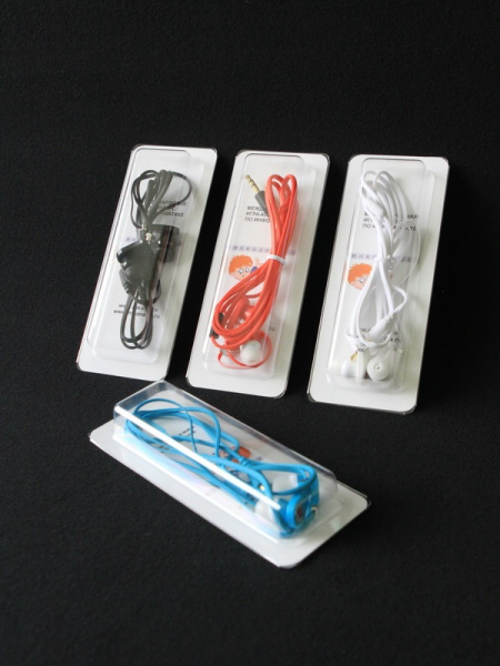 Блистер с загибом краев под наушники