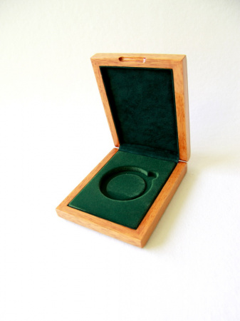 Деревянный футляр (103х130х35 мм) под медаль