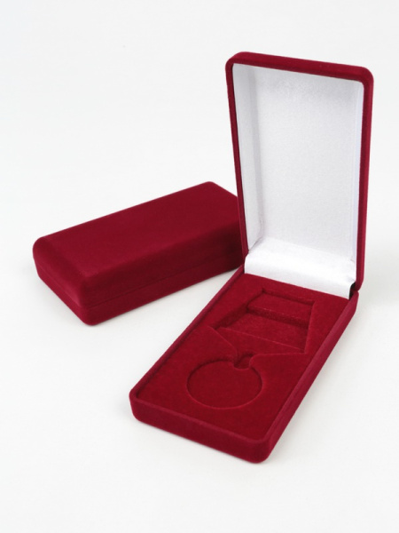 Футляр (62х116х26 мм) под медаль РФ d-32 мм с пятиугольной колодкой, светло-бордовый