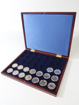 Футляр деревянный Volterra Uno (304х244х31 мм) для 35 монет в капсулах CAPS 26,5 и 27 Leuchtturm. Диаметр ячейки 33 мм