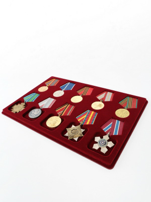 Планшет L (222х333х13 мм) на 5 медалей РФ d-32 мм и 5 орденов с пятиугольной колодкой, тёмно-бордовый  Планшет L (222х333х13 мм) на 5 медалей РФ d-32 мм и 5 орденов с пятиугольной колодкой, тёмно-бордовый