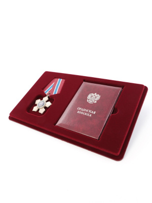 Планшет M (146х236х12 мм) под орден с пятиугольной колодкой и удостоверение (81х112х8 мм), тёмно-бордовый Планшет M (146х236х12 мм) под орден с пятиугольной колодкой и удостоверение (81х112х8 мм), тёмно-бордовый