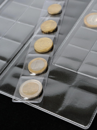 Листы формата ОПТИМА (Россия) (208х250 мм) с выдвижными секциями на 35 ячеек. Для монет диаметром до 27 мм. Упаковка из 5 листов